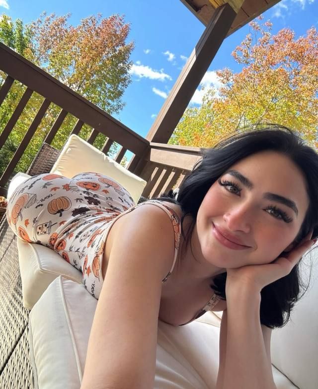 the girl your algorithm warned you about.. latina curves that will distract you msg me if you think you can handle it ;) - Image 3